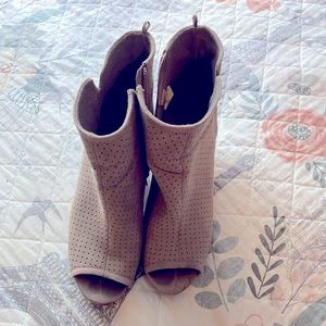 Women’s shirt boot wedge